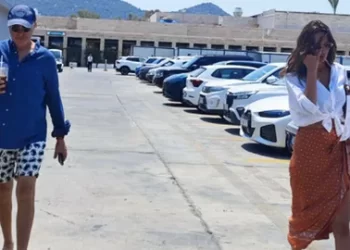 Boşanma sürecindeki Güzide Duran, Fikret Orman’la Bodrum’da görüntülendi!