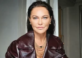 Hülya Avşar’ın boğaz manzaralı evi!