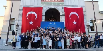 İstanbul Valisi Gül LGS şampiyonları ile bir araya geldi