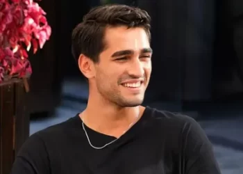 Mert Ramazan Demir yeni sevgilisiyle dudak dudağa görüntülendi!