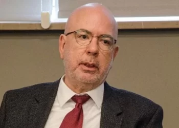 Süreyya Serdengeçti kimdir?