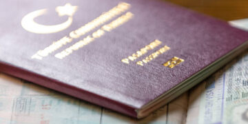 AB Komisyonu’ndan Türk vatandaşlarına Şengen vize kolaylığı