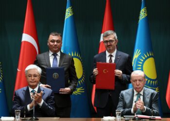 Turkiye ile Kazakistan arasinda 20 anlasma imzalandi habermeydan