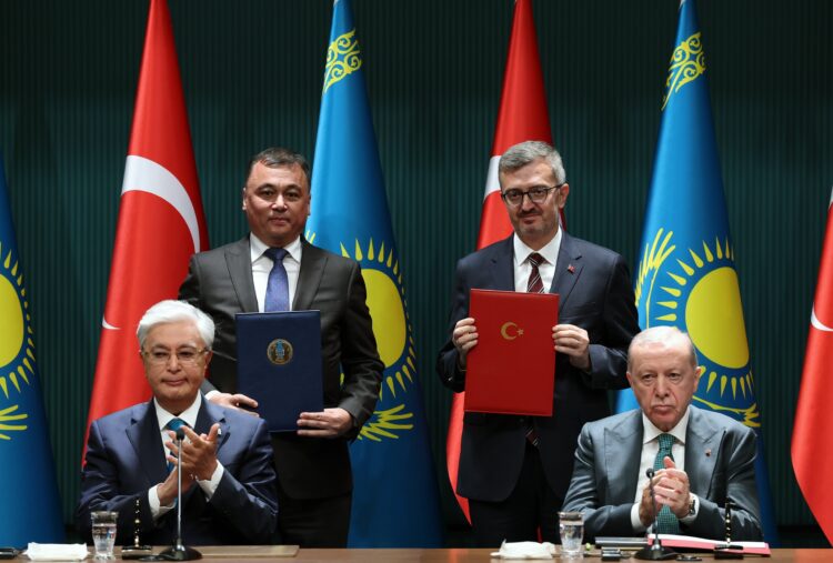 Turkiye ile Kazakistan arasinda 20 anlasma imzalandi habermeydan