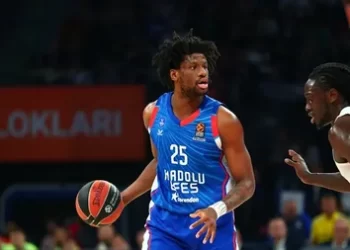 Anadolu Efes’te Oturu ile yollar ayrıldı!