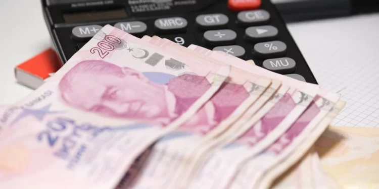 AK Parti kampında asgari ücret ile memur maaşı arasındaki fark gündeme geldi