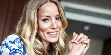 Oyuncu Bade İşçil Adalar’a giderken otobüs durağında görüntülendi