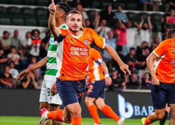 Başakşehir, Cherno More karşısında 4 golle turladı!