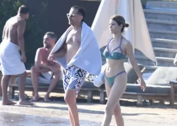 Beren Saat ve Kenan Doğulu Bodrum’da aşk tazeledi!