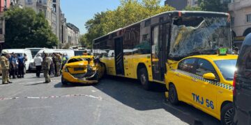 İstanbul Beyoğlu’nda 9 araç zincirleme kazaya karıştı: Yaralılar var