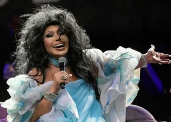 Bülent Ersoy çıldırdı! Sosyal medyadan borcunu istedi