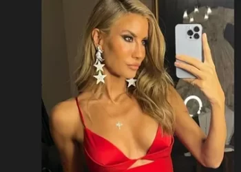 Çağla Şikel’den bikini şov! Fit vücuduyla dikkat çekti