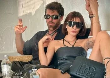 Can Yaman'ı daha önce hiç böyle görmediniz! Romantik pozlarını paylaştı Can Yaman’ı daha önce hiç böyle görmediniz! Romantik pozlarını paylaştı