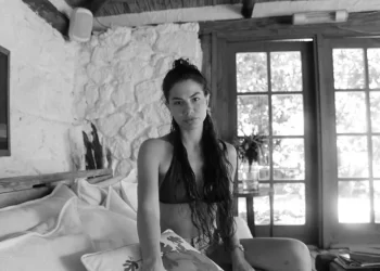 Demet Özdemir’in yeni pozları!