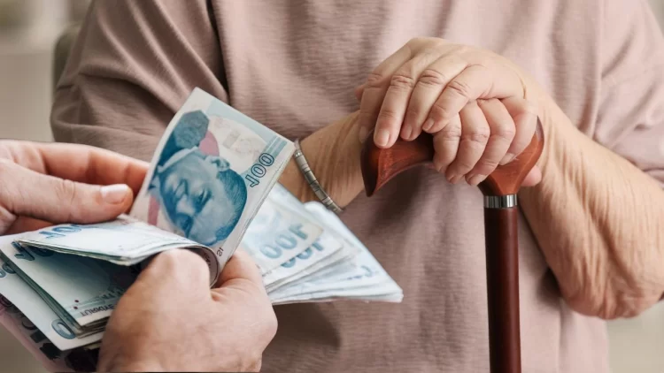 2025 yılında zamlı SSK, Bağkur ve Emekli Sandığı maaşlarının ödeme günleri vatandaşlar tarafından yakından takip ediliyor.