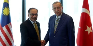 Erdoğan, Malezya Başbakanı ile görüşerek İsrail’e baskının artırılması gerektiğini vurguladı