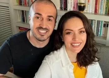 Ezgi Mola ve Mustafa Aksakallı Çeşmede! Ayrılsak da beraberiz