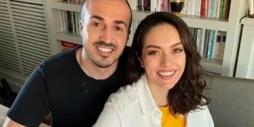 Ezgi Mola ve Mustafa Aksakallı Çeşmede! Ayrılsak da beraberiz