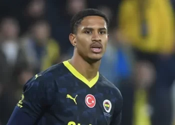 Fenerbahçe, 3 isimle sözleşme uzattı!