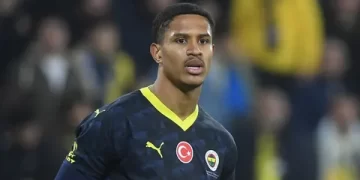 Fenerbahçe, 3 isimle sözleşme uzattı!