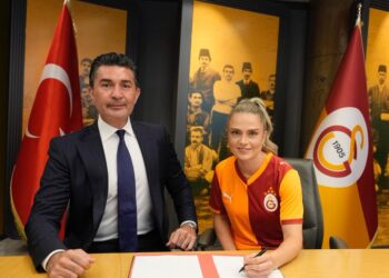 Galatasaray, Ebru Topçu ile uzattı!