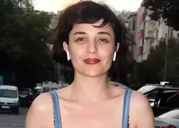 Gonca Vuslateri kızına koşarken ayağını sakatladı