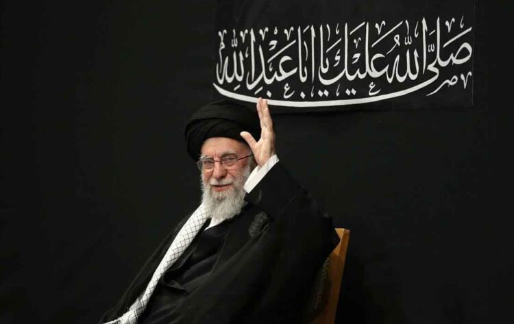 İran’ın dini lideri Ayetullah Ali Hamaney, İsrail ile yaşanan savaşın başlamasından bu yana ilk kez halkın karşısına çıktı.