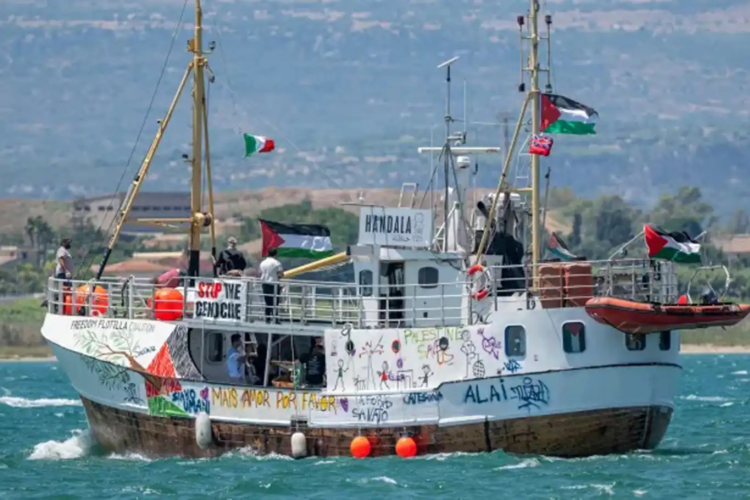 Özgürlük Filosu Koalisyonu’nun (Freedom Flotilla Coalition - FFC) Gazze’ye insani yardım götürmek amacıyla hazırladığı yeni gemi ‘Handala’ sefere çıkmak üzere hazırlanıyor.