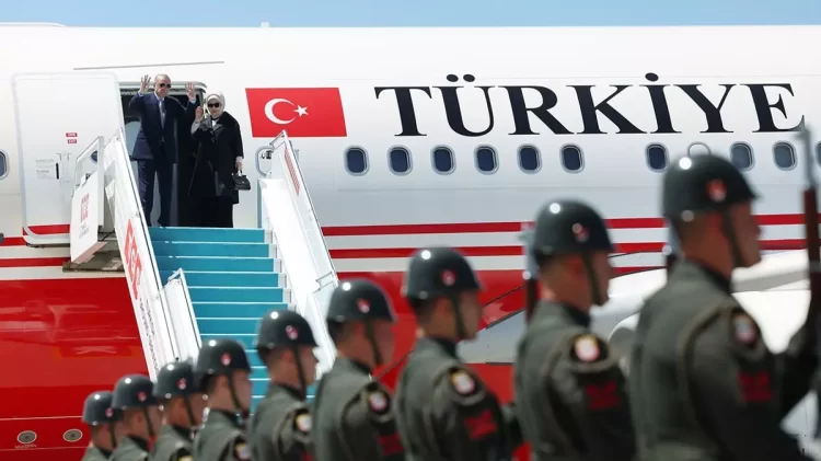 Cumhurbaşkanı Recep Tayyip Erdoğan, Ekonomik İşbirliği Teşkilatı'nın 17. Zirvesi'ne katılmak üzere özel uçak "TUR" ile Azerbaycan’ın Fuzuli kentine ulaştı.