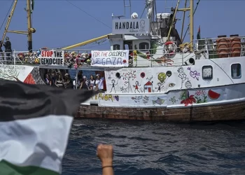 İsrail müdahale etti, Hanzala gemisi kıyıya çekildi İsrail müdahale etti, Hanzala gemisi kıyıya çekildi