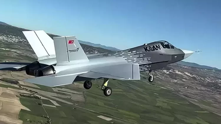 Milli muharip uçak KAAN’ın ihracatına yönelik ilk anlaşma Endonezya ile imzalandı. Yapılan bu anlaşma, cumhuriyet tarihinin en büyük savunma sanayi ihracatı olma özelliğini taşıyor.