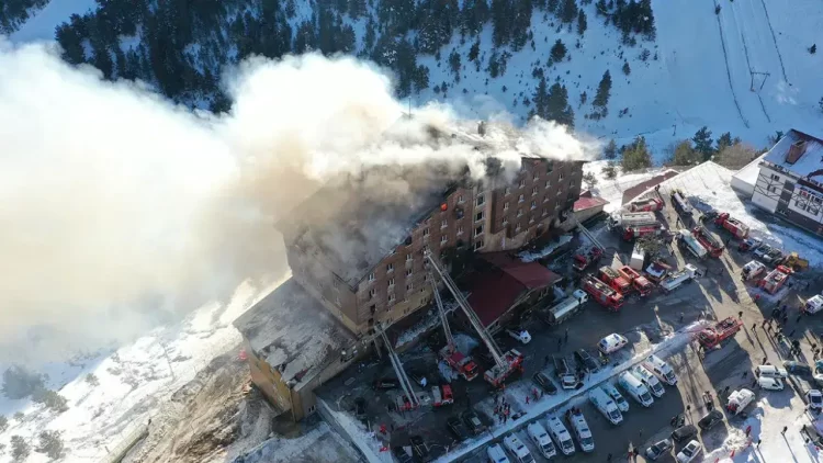 78 kişinin hayatını kaybettiği, 133 kişinin ise yaralandığı Grand Kartal Otel yangınına ilişkin davada, aralarında otel sahibi ve belediye yetkililerinin de bulunduğu 19’u tutuklu 32 sanığın yargılanmasına beşinci günde de devam ediliyor.
