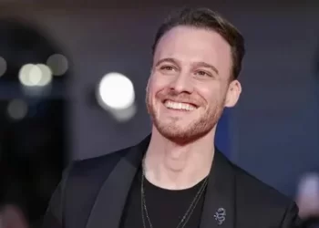 Kerem Bürsin imajını değiştirdi İşte ünlü oyuncunun son hali!