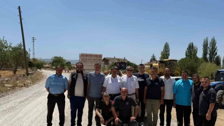 Kütahya İl Özel İdaresi’nden yol çalışmaları sürüyor.