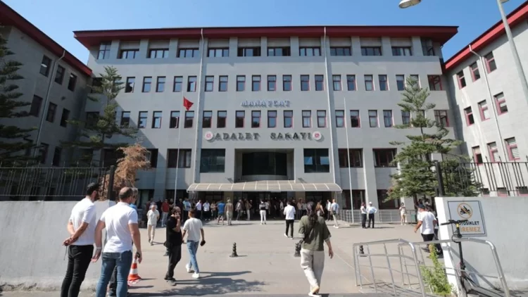 Antalya’nın Manavgat ilçesindeki CHP’li belediyede yürütülen rüşvet soruşturması, şüpheli ifadeleri doğrultusunda genişliyor.