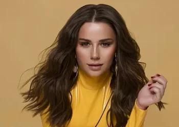 Merve Özbey kızı Elif Özüm ile ilk kez sahneye çıktı!