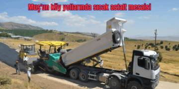 Muş’un köy yollarında sıcak asfalt mesaisi!