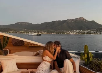 Şeyma Subaşı yeni yaşına model sevgilisiyle Bodrum'da girdi Şeyma Subaşı yeni yaşına model sevgilisiyle Bodrum’da girdi