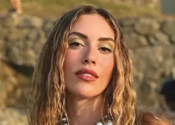 Sinem Kobal’dan sürpriz fotoğraf! İşte ilk kez paylaştığı yeni imajı