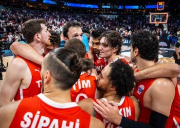 12 Dev Adam, Avrupa Şampiyonası’na galibiyetle başladı!