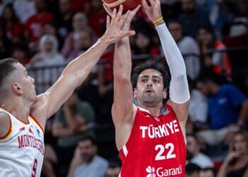 12 Dev Adam, Karadağ’ı rahat yendi!