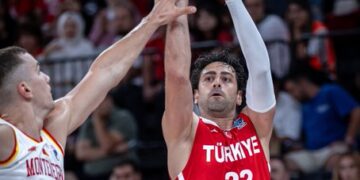 12 Dev Adam, Karadağ’ı rahat yendi!