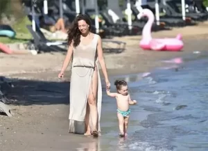 Azra Akin estetik aciklamasi1 habermeydan