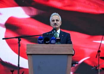 Bakan Uraloğlu’ndan Çiçekdağı’na yol müjdesi