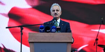 Bakan Uraloğlu’ndan Çiçekdağı’na yol müjdesi