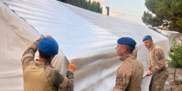 Balıkesir Sındırgı’da Depremzedelere Jandarma Desteği