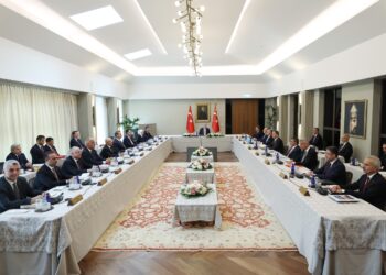 Erdoğan: Siyasi fırsatçılara da evvelallah pabuç bırakmıyoruz