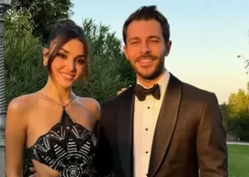 Hande Erçel, Hakan Sabancı ile fotoğraflarını sildi