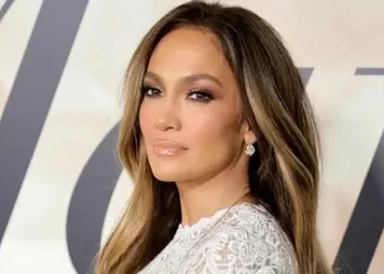 56 yaşında ama 30 gibi görünüyor! Jennifer Lopez’in sırrı ne?