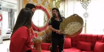 Kobra Murat’ın kızına takı şov! Altınlar havada uçuştu, dövizlerden şemsiye yapıldı